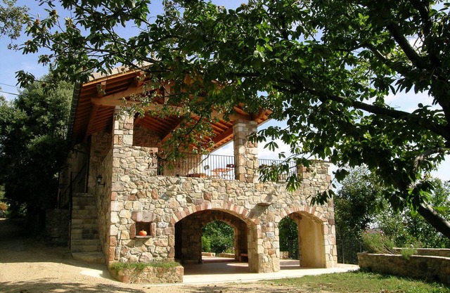 Large gite with PRIVATE POOL welcoming up to 13 people all year round