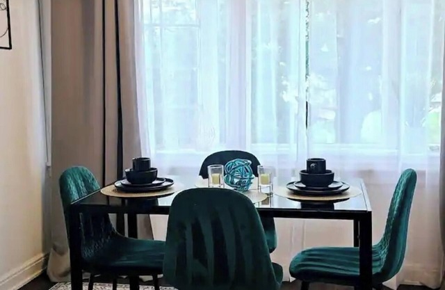 Large Group Vacay house in NJ- 10mins from EWR and near NYC