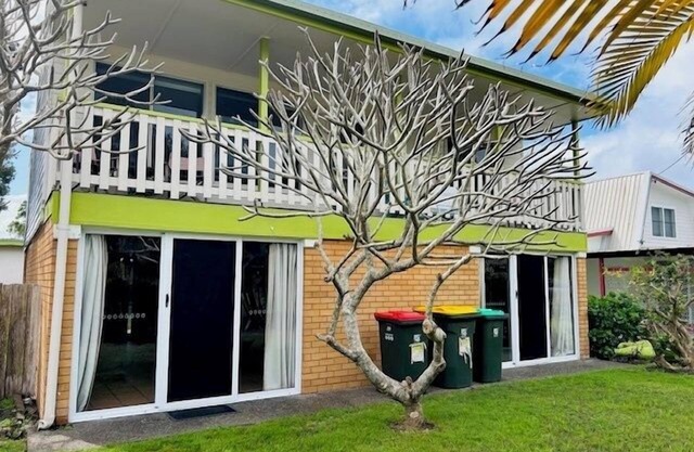 Large holiday home opposite the creek with plenty of room for all the family