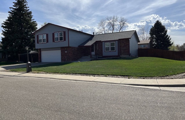 Large Home near Lake- winter mid term rental available
