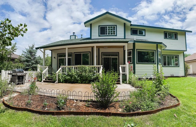 Large Home on Golf Course in the Animas Valley