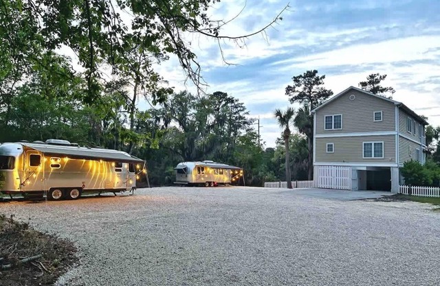 Large Home w 2 Airstream Glampers & Spa near Beach & Downtown