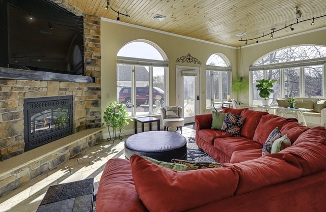 Large Home w/Indoor Basketball Court + Game Room!