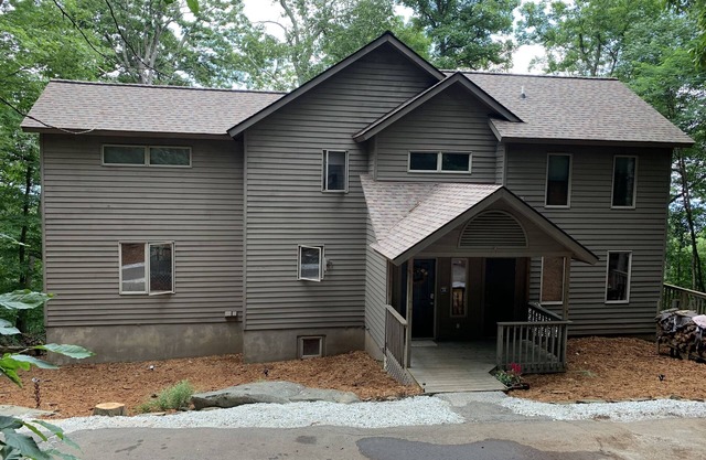 Large Home With Spectacular Mountain Views Located In Wintergreen!