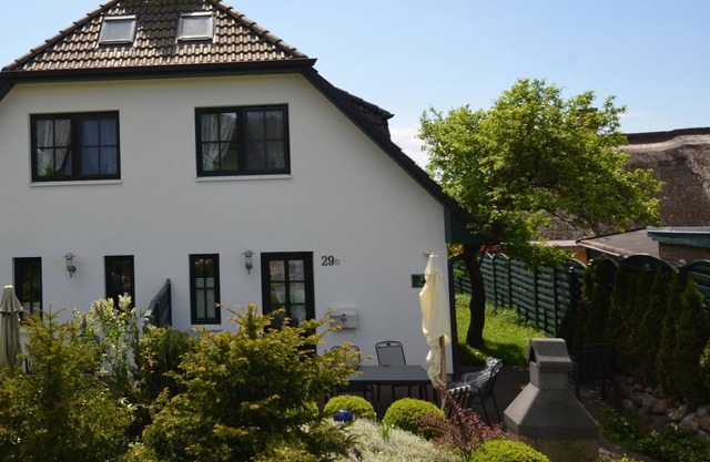 Large house for 8 people + baby, terrace, fireplace + garden part, close to the sea