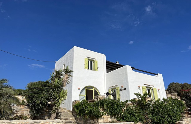 Large house for families or couples with best sunset views on the island