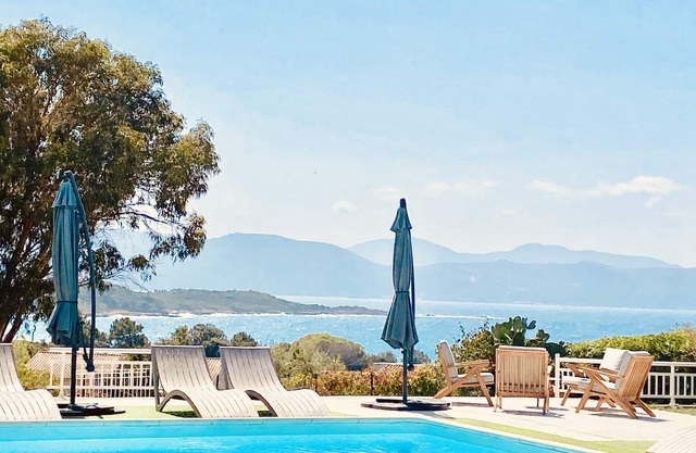 Large house in Corsica, sea view, beach walk and private pool