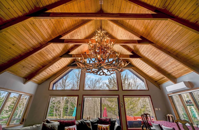 Large Lake Village Cabin in Lake Naomi Poconos