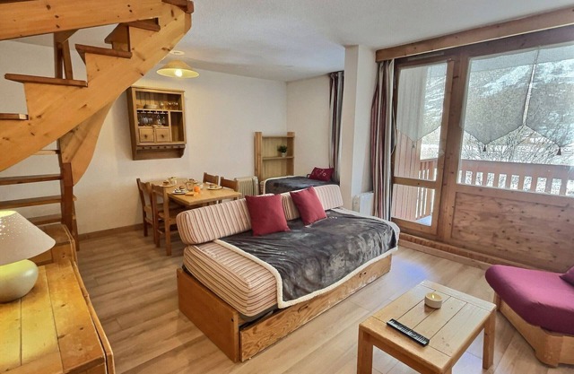 Large loft studio with covered garage in Val d'Isère