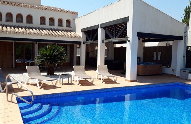 LARGE Luxury 3 Bed Villa (Sleeps 8) with Pool, Golf views and more!