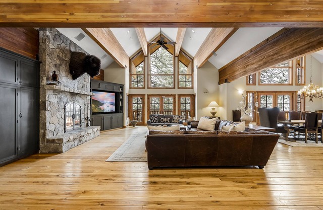 Large Luxury 6 bedroom Family Home