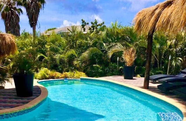 LARGE LUXURY APARTMENT IN A CLASS WITH POOL, VERY TROPICAL, beach