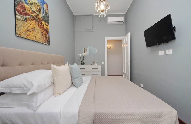 LARGE LUXURY APARTMENT for 7-S'PETER BASILICA VATICANO- Wifi-AirCond-ROME byFOOT