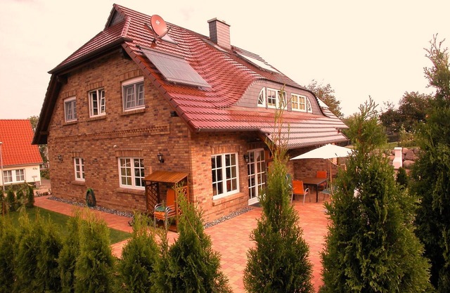 Large luxury cottage with four bedrooms, four granite - baths and sauna