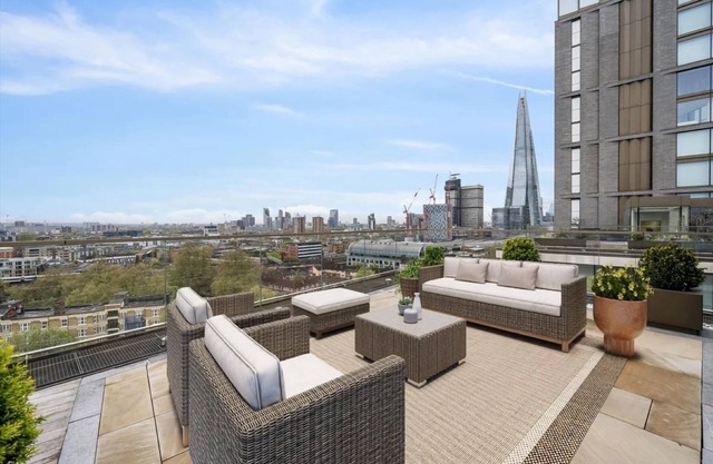 Large Luxury Duplex Penthouse Stunning Views with Private Jacuzzi on Rooftop