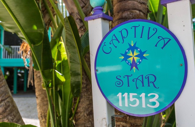 Large Luxury Near Beach Home On Captiva in the Village. Great for Groups!