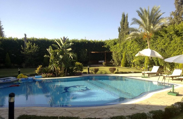Large luxury villa with swimming pool & jacuzzi.