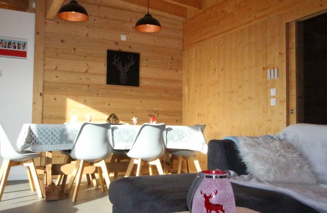 Large modern chalet for 12 people with WiFi in Chamrousse