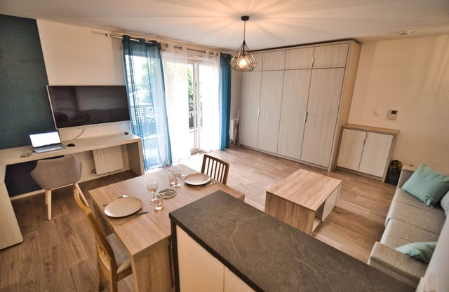★ Large new studio with loggia near station and CH :)