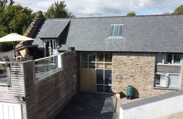 Large newly converted barn ideal for families with pets