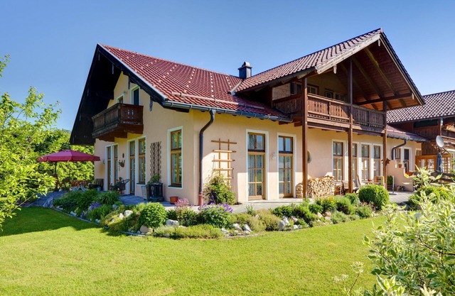 large non-smoking apartment for 2-4 people, unobstructed mountain views