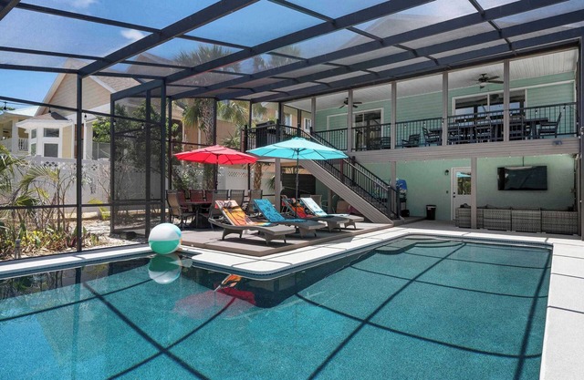Large Pool Home- Blocks from Siesta Key Beach