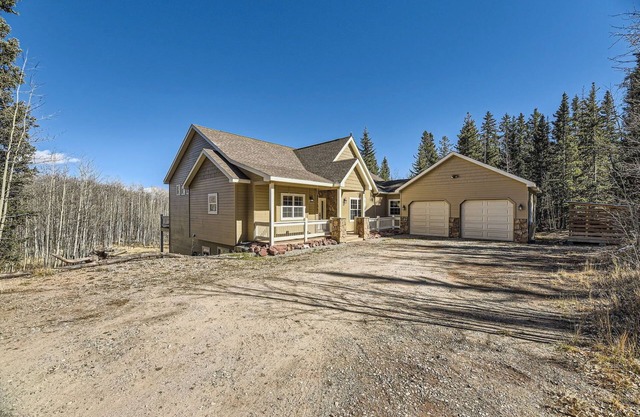 Large & Private Mountain Getaway 35 Mins to Breck
