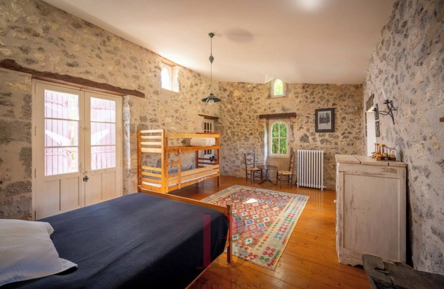 Large renovated house, ideal for a large family looking for peace and quiet.