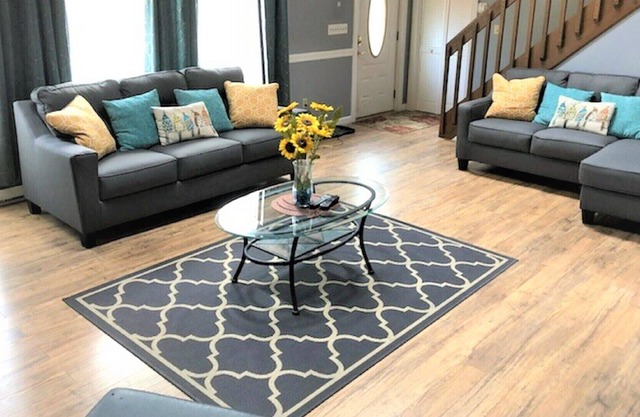 LARGE - SPACIOUS 3 FLR HOME- SECLUDED. w/ Foosball, PING PONG, POOL TABLE!