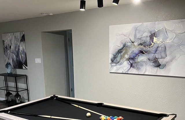 Large Spacious House w/ Pool Table/Fire Pit! Close to Downtown,The Pearl,Airport