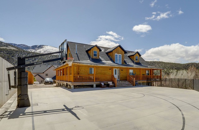 Large Sterling Cabin < 1 Mi to Palisade State Park