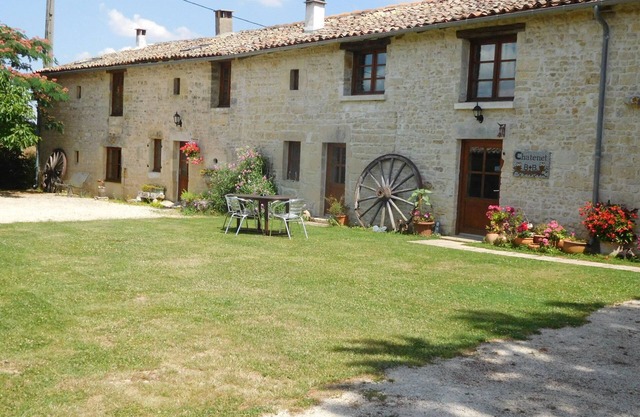 Large Stone house sleeps 8 countryside location large Swimming Pool