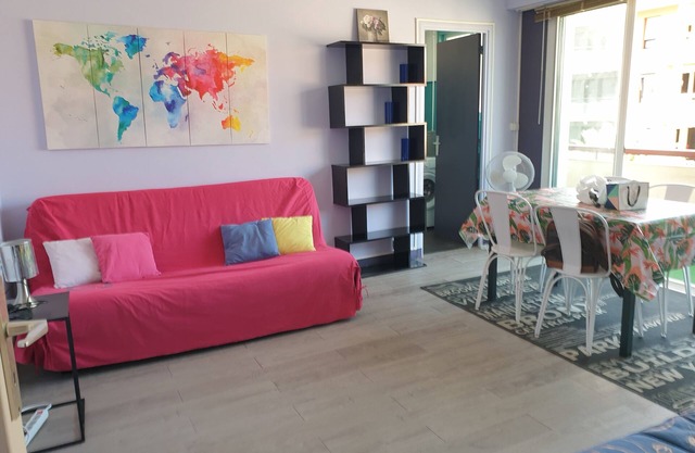 Large studio 350m from the beach