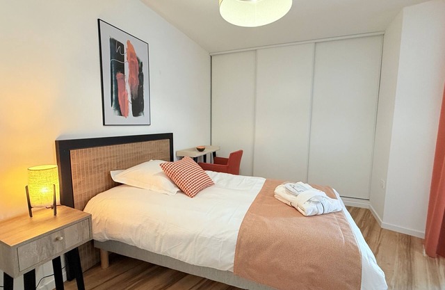 Large studio with bathroom and balcony