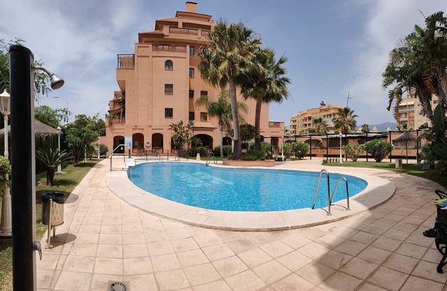 LARGE TERRACE, APARTMENT 300m FROM THE BEACH