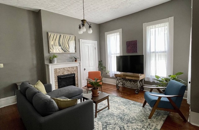 Large Two Bedroom Apartment in Downtown Lexington near Rupp Arena