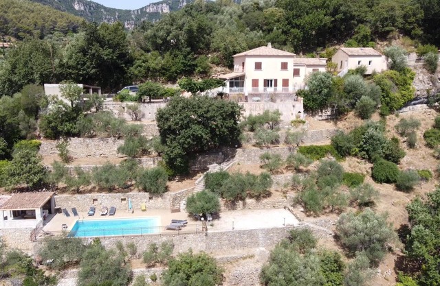 Large villa Magnificent swimming pool Breathtaking view Change of scenery guaranteed