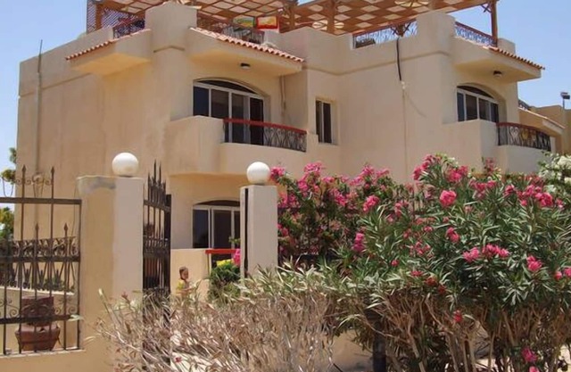 Large villa right on the Red Sea