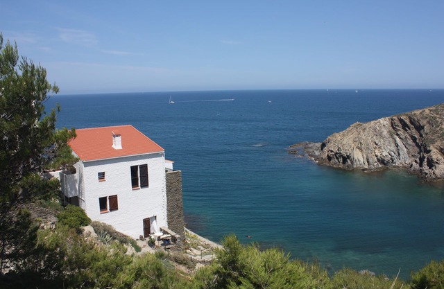 Large villa with exceptional Sea views and the feet in the Marine Reserve.