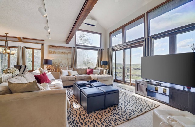 Largest Charming Townhome on TOP ROW of Camelback Mountain