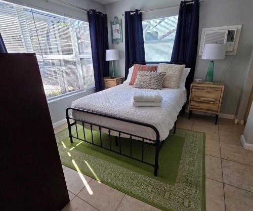 Largo Pool House Firepit Pet Friendly