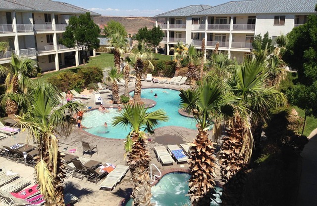 Las Palmas Spectacular View-Elevator, Washer-Dryer, No Resort Fees - Great RATE!