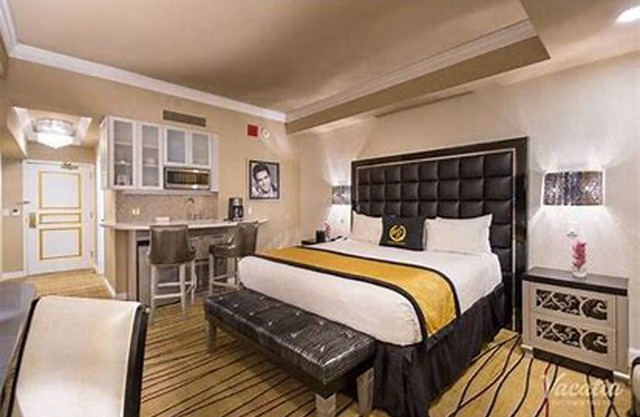 Las Vegas Convention Center adjacent with great view 2bdrm lockout with WiF