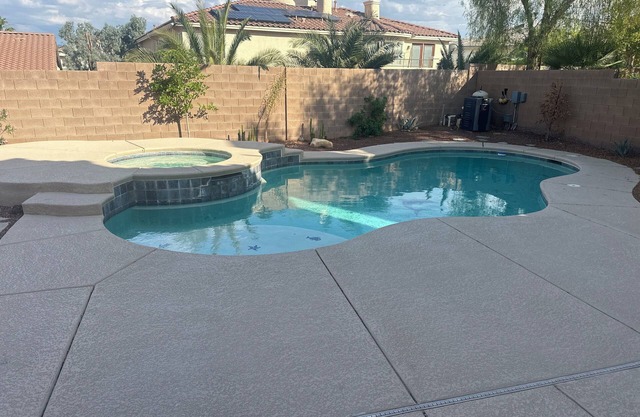 Las Vegas Spacious 4-bedroom mini mansion with AC, WiFi and much more