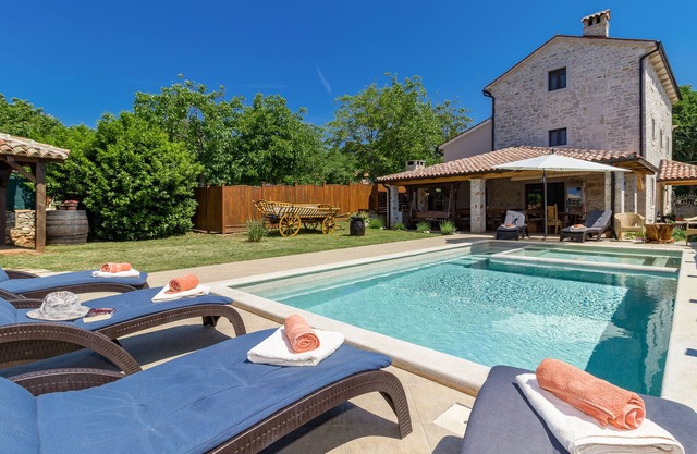 LAST MINUTE -50% exclusive new luxury villa with heated pool