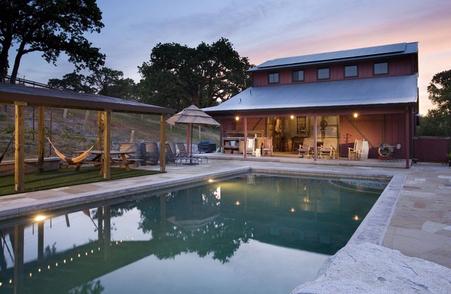 Last minute July 14-19 vacancy! 5 King Suites, plus Barn, Pool, Bocce & HotTub