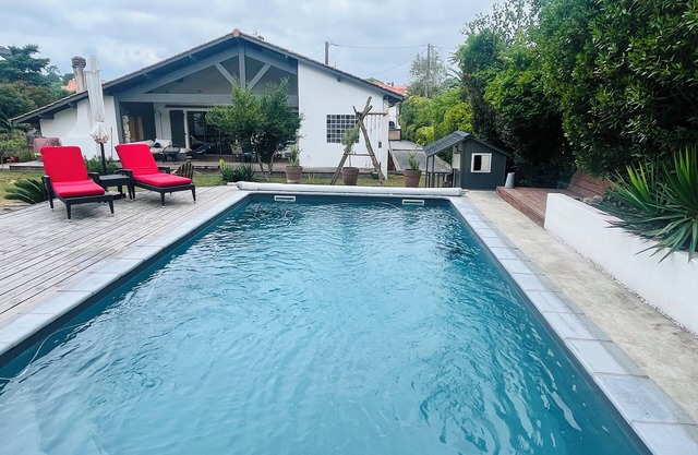 Last minute offer Villa swimming pool, petanque, near Biarritz and Beaches