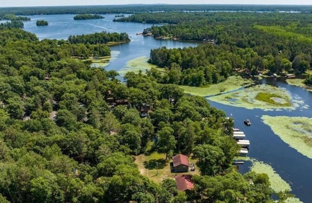 Last minute? Whitefish Chain Crosslake sleeps 7-9 , kayaks. paddleboards!