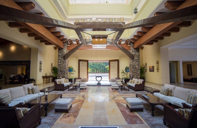 Last one OCEANFRONT: Xmas Dec 20-27 - 3-BR PH w/wifi in a 5 star Resort in PV