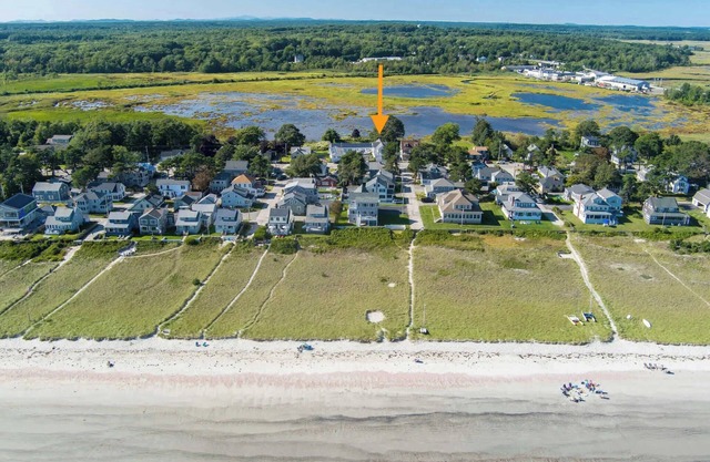 Latitude Adjustment – Walk to Beach & Dining!